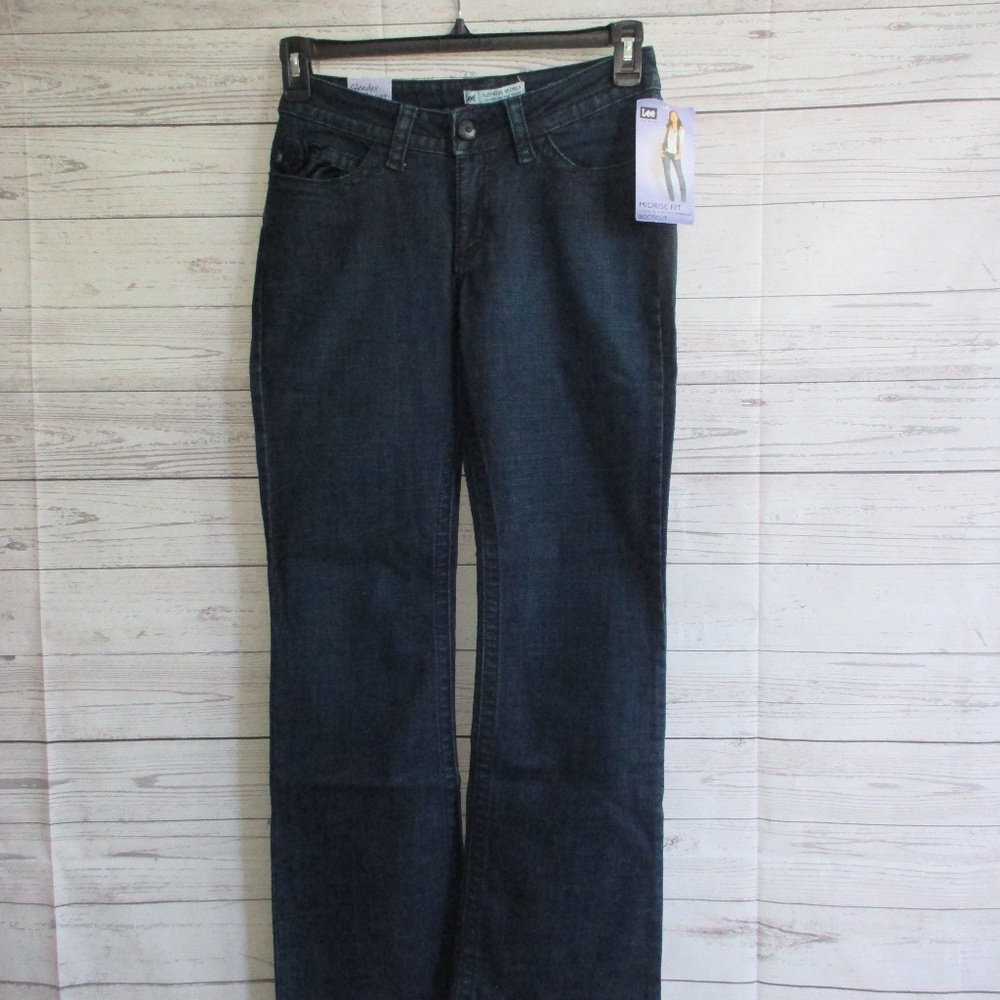 NWT - LEE bootcut STRETCH jeans- sz 6 Short - $54.